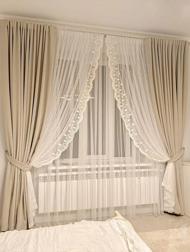 BLINDS AND CURTAINS BLINDS AND CURTAINS